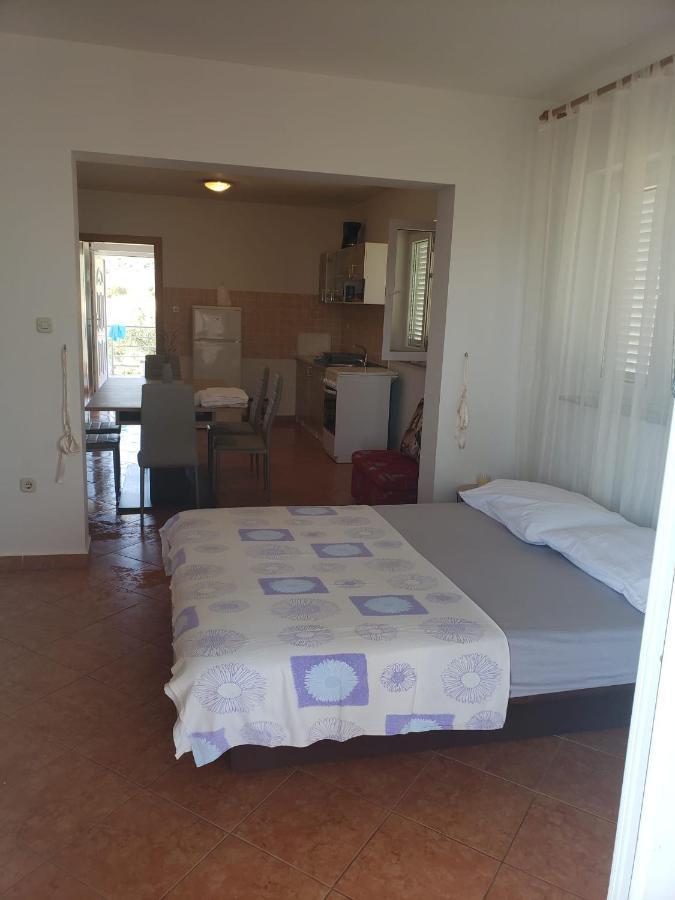 Apartmani Ciklic Dobropoljana Esterno foto