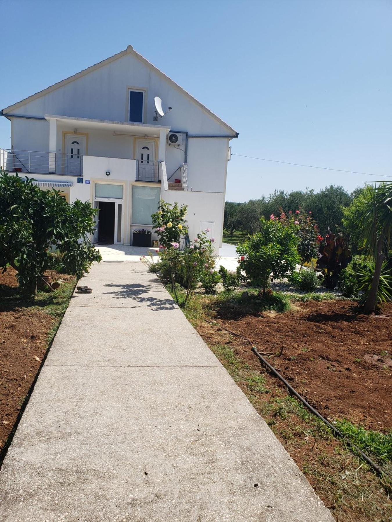 Apartmani Ciklic Dobropoljana Esterno foto